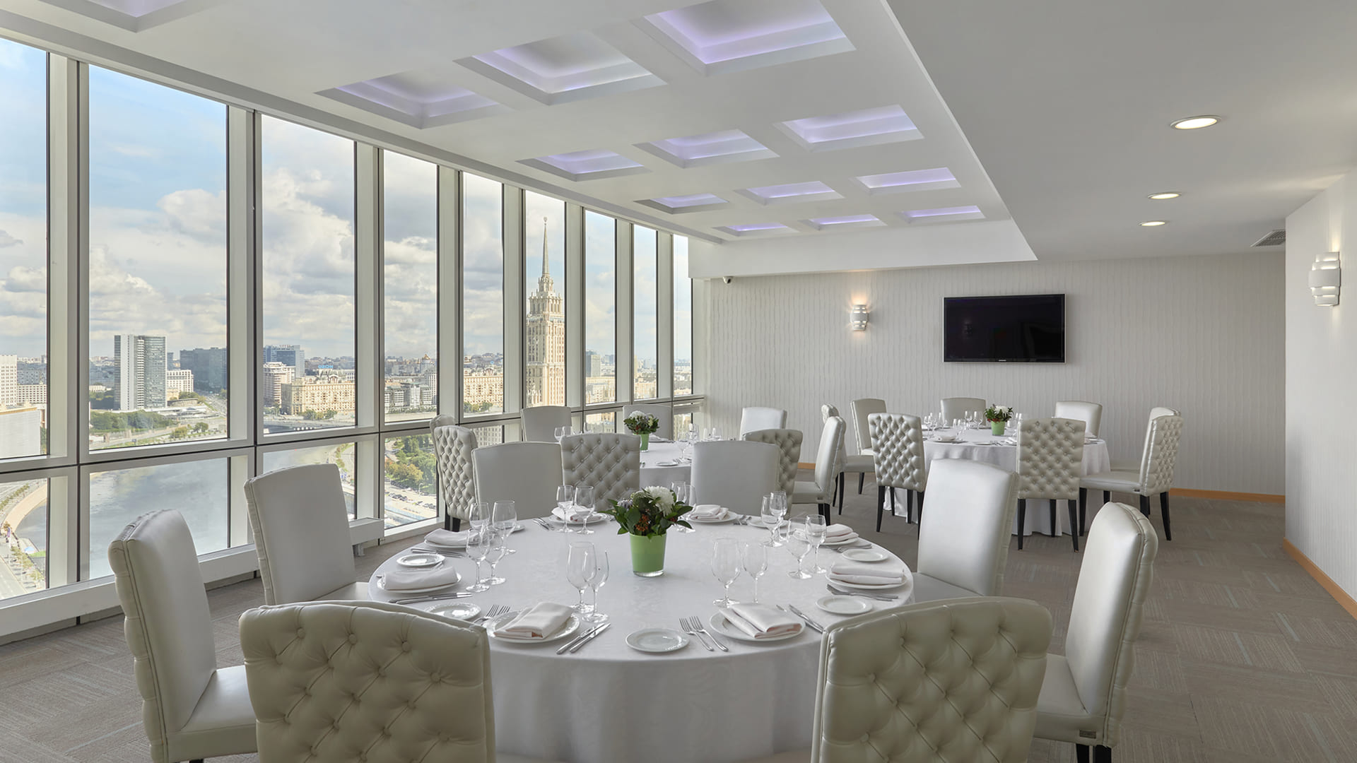 Начать 3д-тур по залу