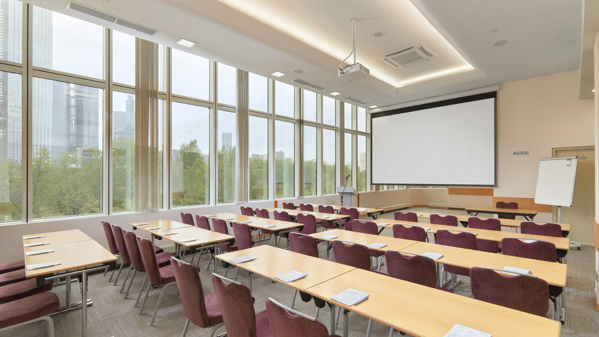 Начать 3д-тур по залу